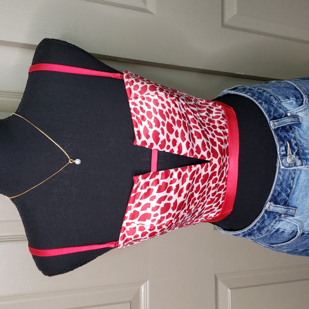 NWOT Victoria secret very sexy unlined removable straps lips bra corset large